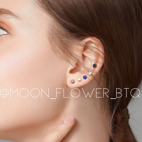 Black Flat Barbell Earrings - Picture 4 of 6